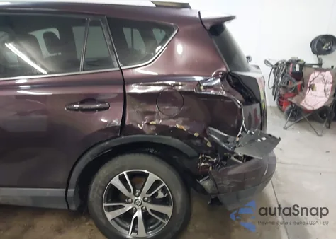 2016 Toyota Rav4 Xle z USA, uszkodzony, nr VIN 2T3RFREV2GW461396